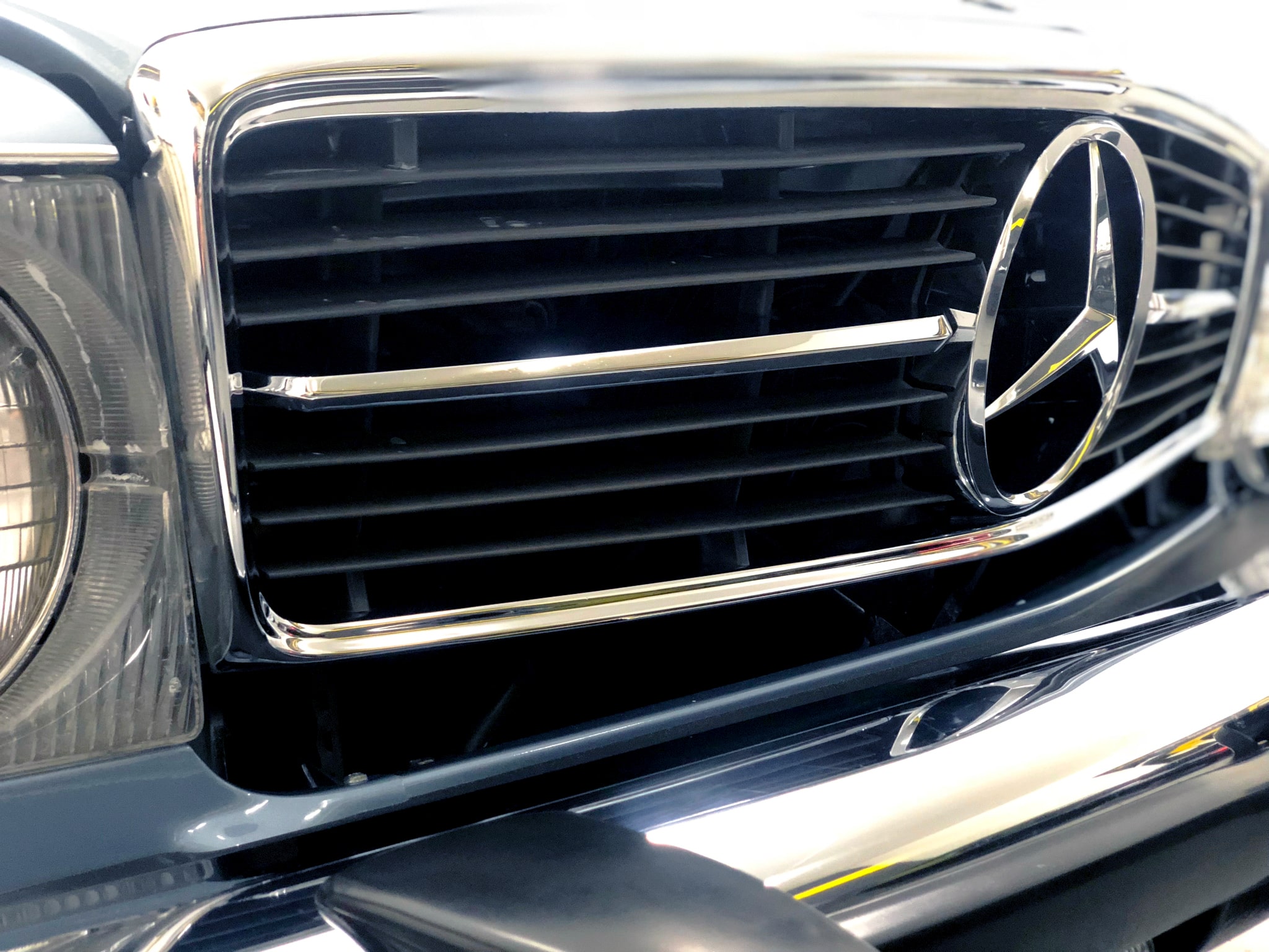 Perfectly clean, sparkly and toned front grille of a classic blue Mercedes after being protected with ClearFX Trim