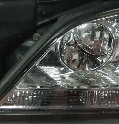 Headlight Restoration Before-and-After Photo 02